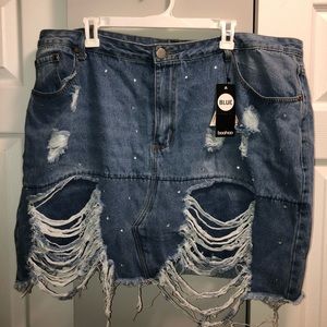 Boohoo cute ripped skirt w/ rhinestone detail